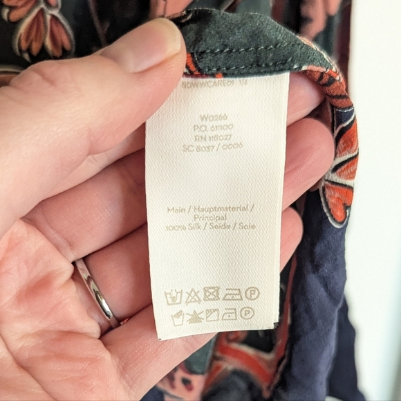 Boden 100% Silk Blouse - Green Blue Floral sz 6 - Picture 4 of 5